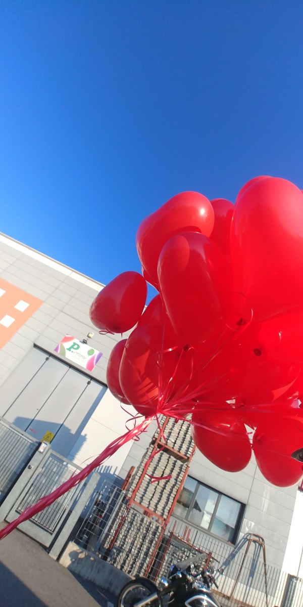 cuori di palloncini da lanciare